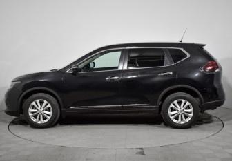 Подержанный автомобиль Nissan X-Trail 2015 года (8 фото)