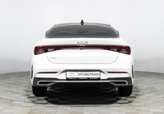 Подержанный автомобиль Kia K5 2022 года (6 фото)