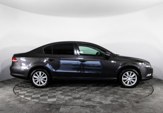 Подержанный автомобиль Volkswagen Passat Sedan 2011 года (4 фото)