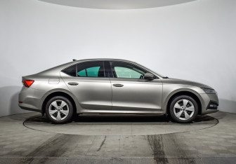 Подержанный автомобиль Skoda Octavia Liftback 2020 года (4 фото)