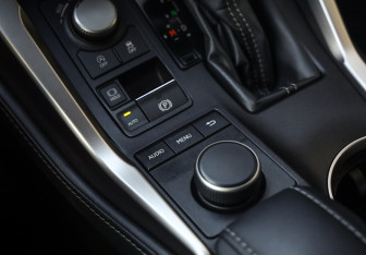 Подержанный автомобиль Lexus NX 2017 года (19 фото)