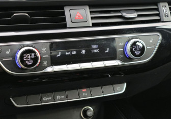 Подержанный автомобиль Audi A4 Sedan 2015 года (12 фото)