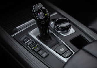 Подержанный автомобиль BMW X5 2013 года (20 фото)