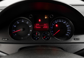 Подержанный автомобиль Volkswagen Passat Sedan 2006 года (17 фото)