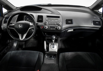 Подержанный автомобиль Honda Civic Sedan 2009 года (13 фото)