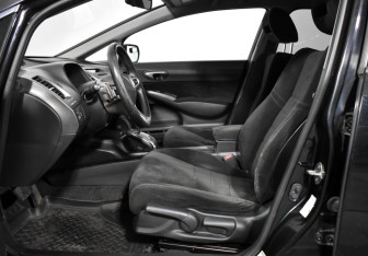 Подержанный автомобиль Honda Civic Sedan 2008 года (10 фото)