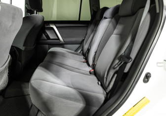 Подержанный автомобиль Toyota Land Cruiser Prado 2013 года (10 фото)