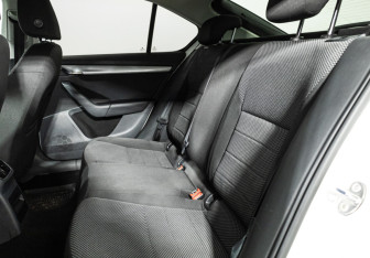 Подержанный автомобиль Skoda Octavia Liftback 2014 года (10 фото)