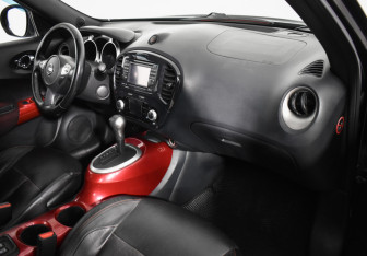 Подержанный автомобиль Nissan Juke 2011 года (12 фото)