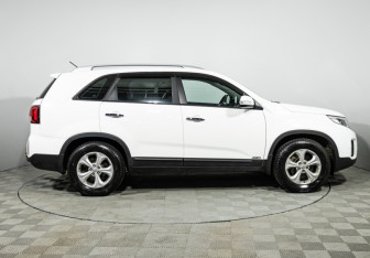Подержанный автомобиль Kia Sorento 2019 года (4 фото)