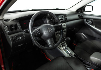 Подержанный автомобиль Toyota Corolla Hatchback 2006 года (11 фото)
