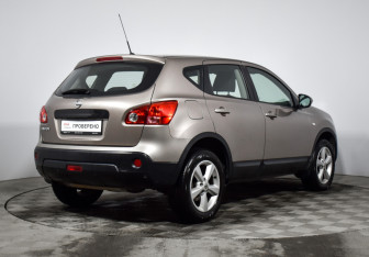 Подержанный автомобиль Nissan Qashqai 2008 года (5 фото)