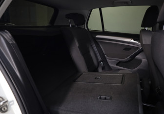 Подержанный автомобиль Volkswagen Golf Hatchback 2014 года (15 фото)