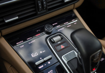 Подержанный автомобиль Porsche Cayenne 2020 года (21 фото)