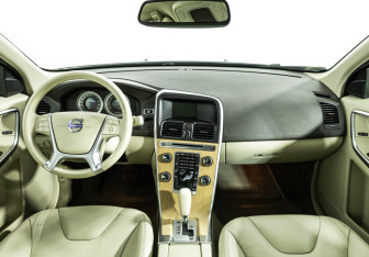 Подержанный автомобиль Volvo XC60 2012 года (13 фото)