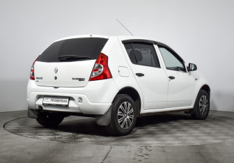 Подержанный автомобиль Renault Sandero 2012 года (5 фото)