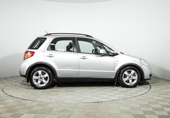 Подержанный автомобиль Suzuki SX4 Hatchback 2010 года (4 фото)
