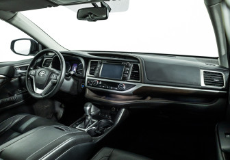 Подержанный автомобиль Toyota Highlander 2014 года (9 фото)