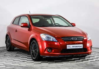 Подержанный автомобиль Kia Ceed Hatchback 2010 года (3 фото)