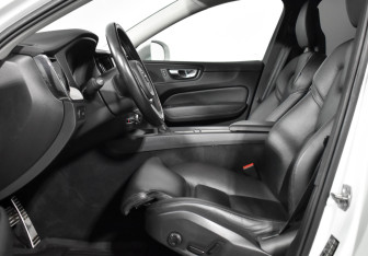 Подержанный автомобиль Volvo XC60 2018 года (12 фото)