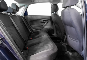 Подержанный автомобиль Volkswagen Polo Sedan 2015 года (16 фото)