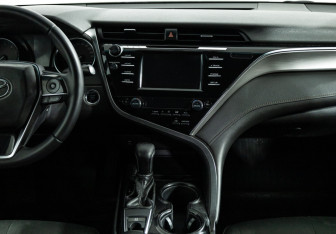 Подержанный автомобиль Toyota Camry Sedan 2019 года (14 фото)
