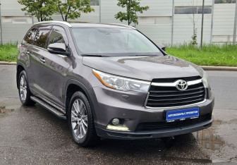 Подержанный автомобиль Toyota Highlander 2015 года (7 фото)