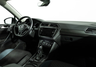 Подержанный автомобиль Volkswagen Tiguan 2019 года (9 фото)