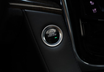 Подержанный автомобиль Cadillac Escalade Suv 2016 года (19 фото)