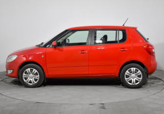 Подержанный автомобиль Skoda Fabia Hatchback 2012 года (8 фото)