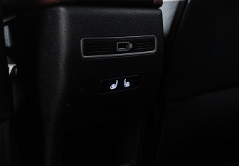 Подержанный автомобиль Geely Coolray 2022 года (16 фото)