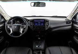 Подержанный автомобиль Mitsubishi L200 2022 года (11 фото)