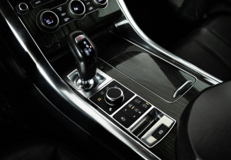 Подержанный автомобиль Land Rover Range Rover Sport 2016 года (19 фото)