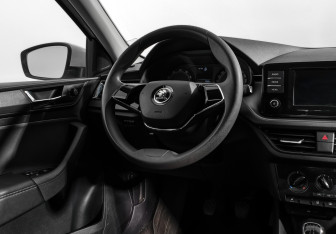 Подержанный автомобиль Skoda Rapid Liftback 2020 года (16 фото)