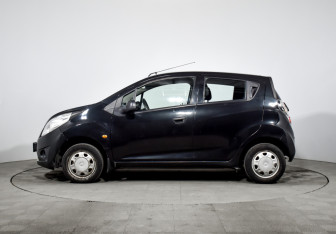 Подержанный автомобиль Chevrolet Spark 2012 года (8 фото)