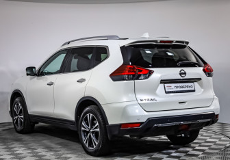 Подержанный автомобиль Nissan X-Trail 2021 года (7 фото)