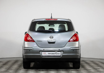 Подержанный автомобиль Nissan Tiida Hatchback 2008 года (6 фото)
