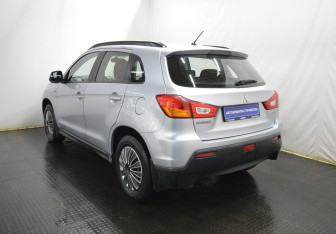 Подержанный автомобиль Mitsubishi ASX 2010 года (7 фото)