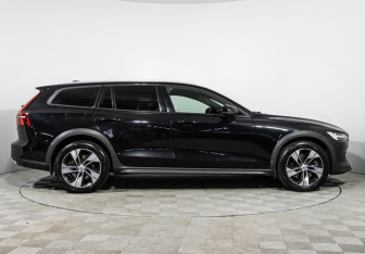 Подержанный автомобиль Volvo V60 Cross Country 2021 года (4 фото)