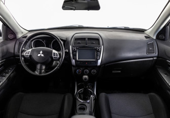 Подержанный автомобиль Mitsubishi ASX 2013 года (10 фото)