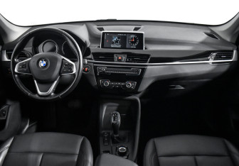 Подержанный автомобиль BMW X1 2020 года (14 фото)