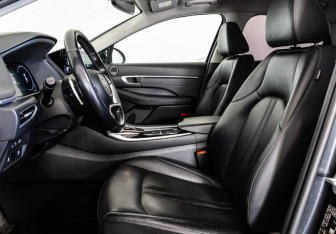 Подержанный автомобиль Hyundai Sonata 2020 года (25 фото)