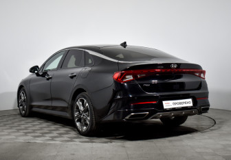 Подержанный автомобиль Kia K5 2021 года (7 фото)