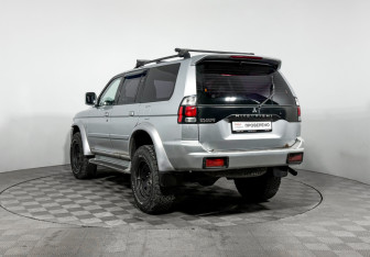 Подержанный автомобиль Mitsubishi Pajero Sport 2008 года (7 фото)