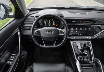 Подержанный автомобиль Geely Atlas Pro 2021 года (12 фото)