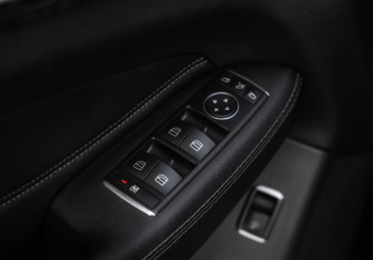 Подержанный автомобиль Mercedes-Benz GLE 2015 года (24 фото)