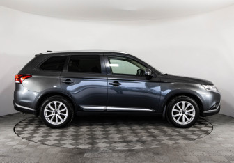 Подержанный автомобиль Mitsubishi Outlander 2019 года (4 фото)