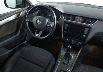 Подержанный автомобиль Skoda Octavia Wagon 2017 года (8 фото)