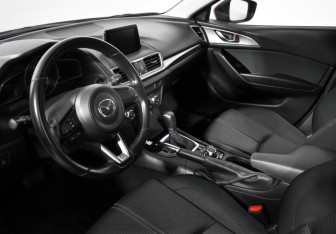 Подержанный автомобиль Mazda 3 Hatchback 2018 года (9 фото)