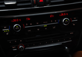 Подержанный автомобиль BMW X6 2016 года (18 фото)